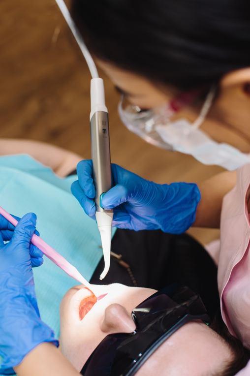 Chipped Tooth Repair and How A Cosmetic Dentist Can Help - Cheadle